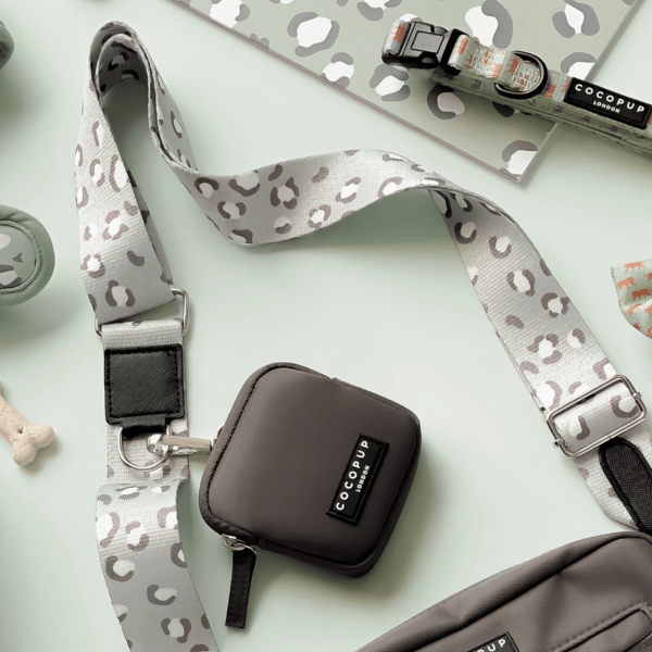 Bandoulière pour sac Cocopup Leopard Sauge