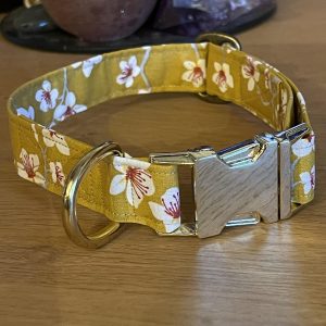 Collier en tissus cerisier jaune